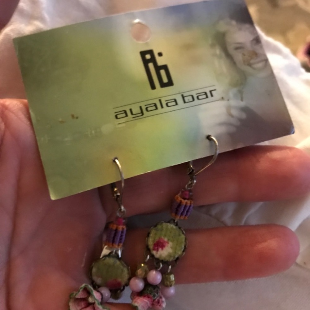 Beautiful earrings - Picture 2 of 3